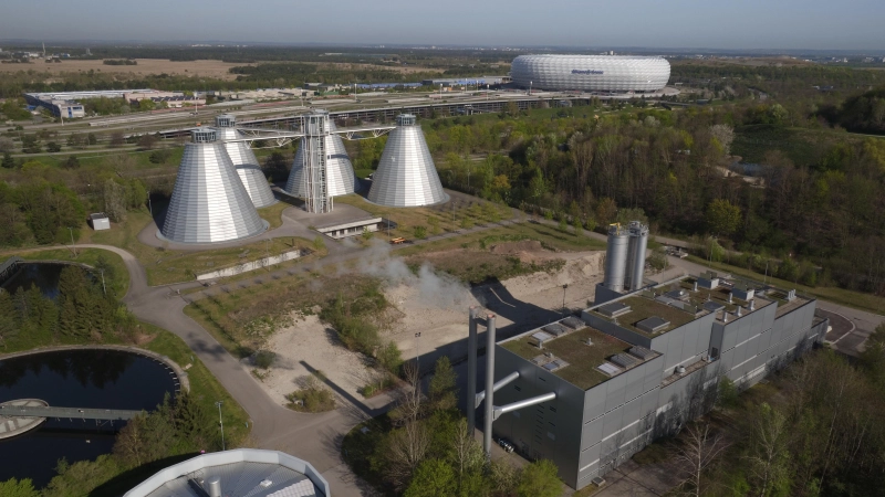 In der Mitte des Bildes liegt das zukünfige Baufeld für die neue Klärschlammverbrennungs-Anlage auf Gut Großlappen in Freimann ...  (Foto: ©MSE/ DroneMediaMunich)