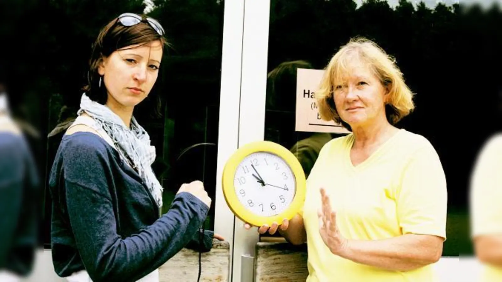 Ob in Zukunft die Erzieherinnen auch vor 11 Uhr schon mit den Kindern der Ganztagsklasse arbeiten dürfen, ist noch ungeklärt  darunter leiden auch Erzieherin Sophie Booker (links) und Tagesheim-Leiterin Angelika Wiesböck. 	 (Foto: em)