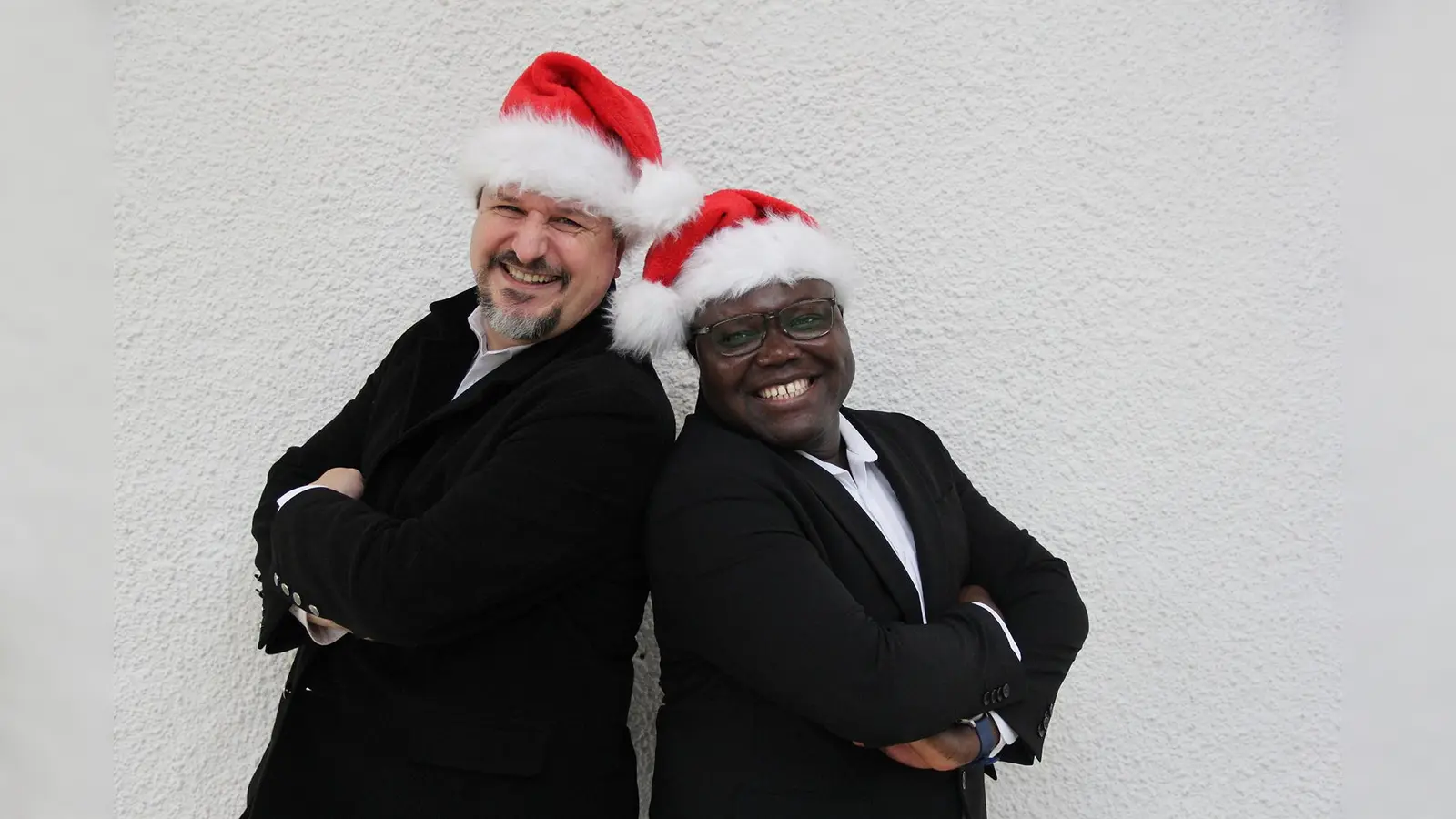 Serge Tokannou (Tenor, rechts) und Robert Bernhard (Bariton) singen. (Foto: Robert Bernhard )
