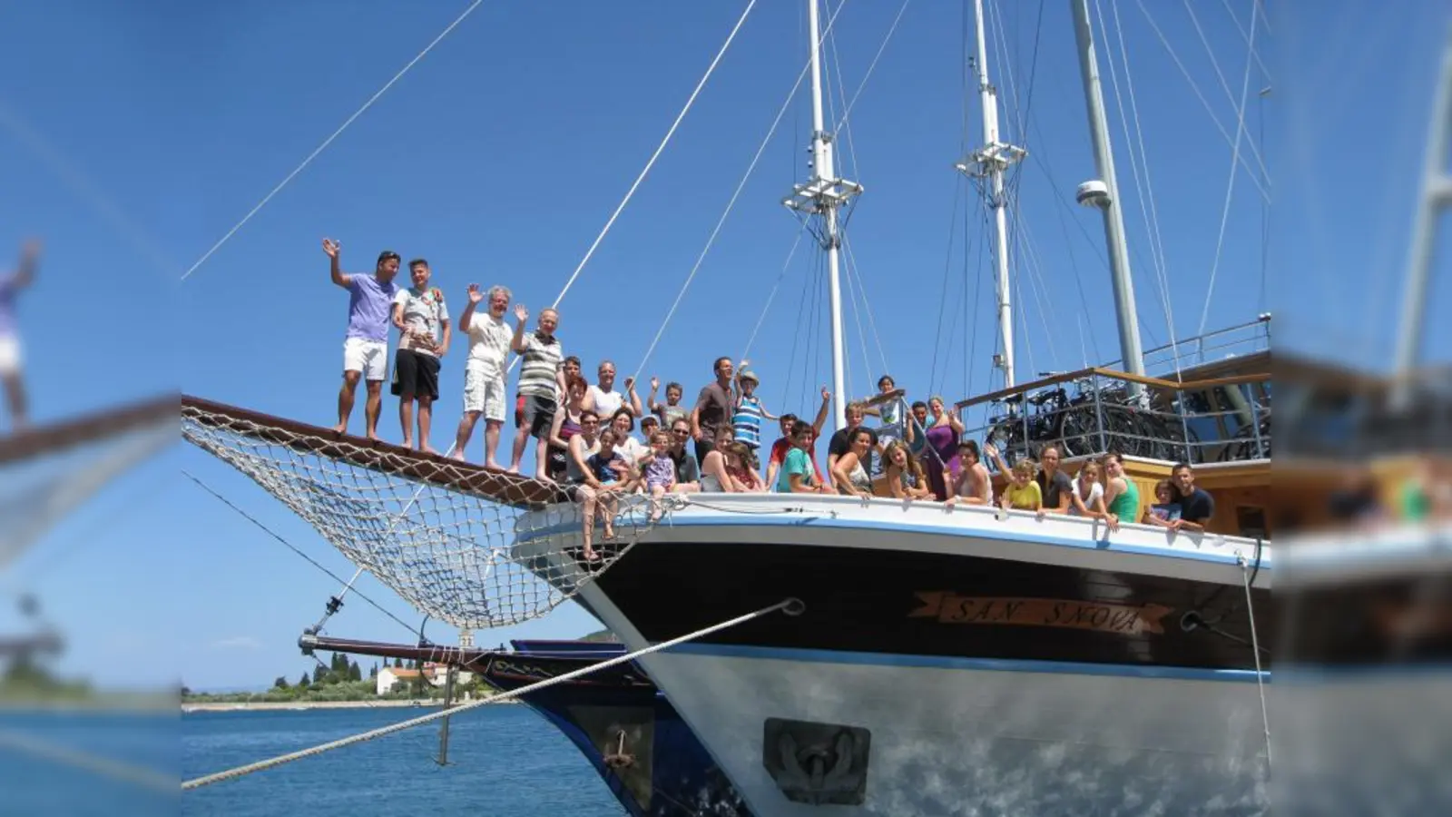 Acht schwerkranke, aber glückliche Kinder und ihre Familien kehrten jetzt von einer Erlebniskreuzfahrt des Konstanzer Inselhüpfen-Veranstalters Radurlaub Zeitreisen, aus der Insel- und Küstenwelt Süddalmatiens zurück. (Foto: Radurlaub Zeitreisen)