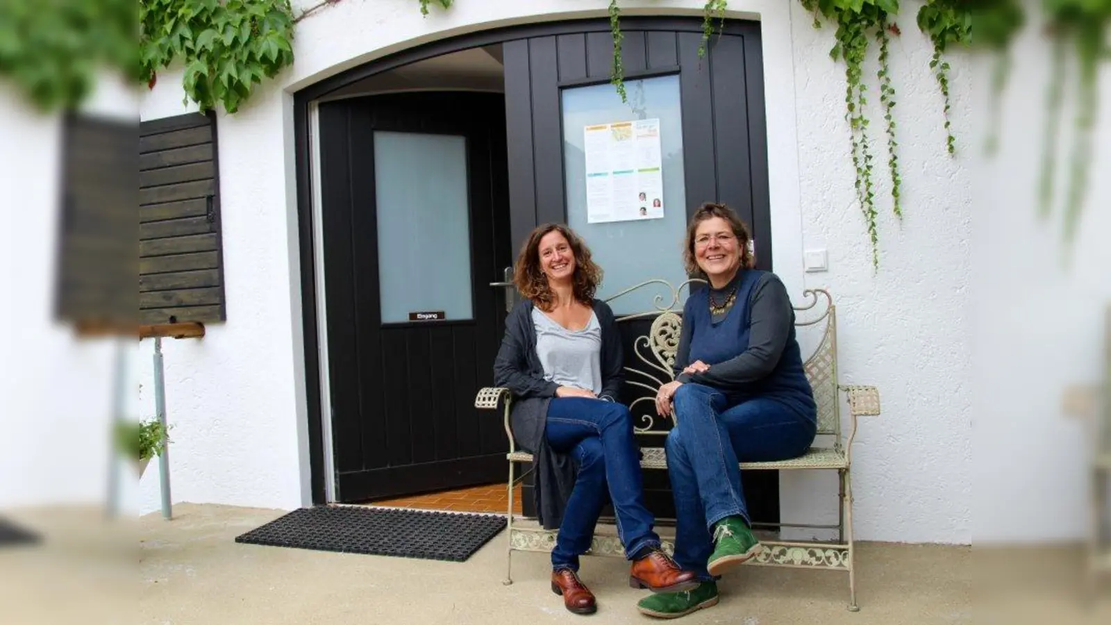 Die Gautinger Insel lädt zum ersten „Café Inklusion” ein. Leiterin Inga Schauder und Inklusionsbeauftragte Martina Ottmar (v.r.) freuen sich auf viele Interessierte. (Foto: us)