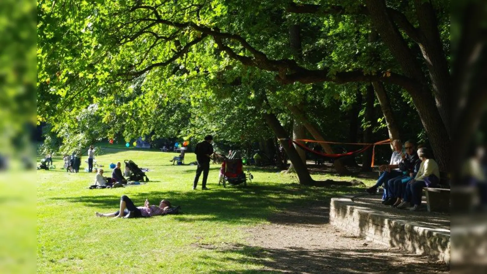 Der Bavariapark dient Anwohnern und Nachbarn als wertvolle Erholungsfläche. Nun braucht der Park selbst Pflege, um sich von den vielen Besuchern zu erholen. (Foto: kö)