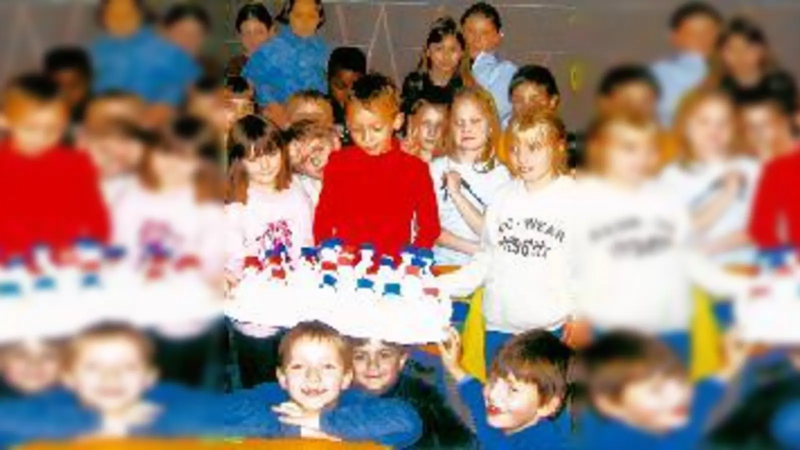 Die Kids vom Amphionpark präsentieren ihre kreativen Bastelergebnisse.	 (Foto: Privat)