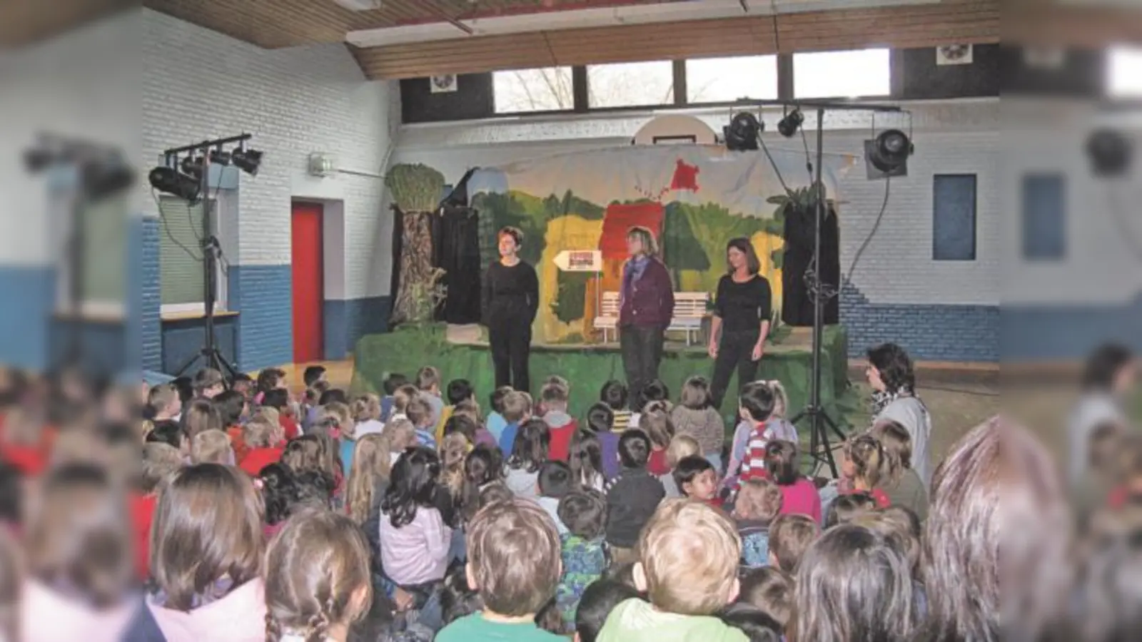 Drei Kindergärten, ein Thema: Powerchild brachte ein wichtiges Kinderbuch auf die Bühne.  (Foto: VA)