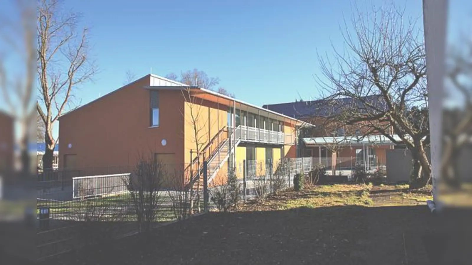 Nach fast drei Jahren nun fertig umgebaut: Das Pfarrheim St. Emmeram in der Putziger Straße.	 (F.: Pfarrei)