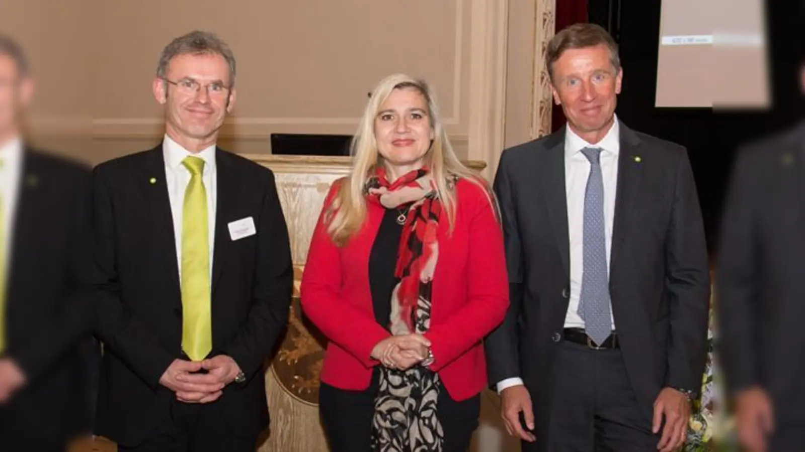 kbo-Isar-Amper-Klinikum-Geschäftsführer Franz Podechtl, Bayerns Gesundheitsministerin Melanie Huml und kbo-Vorstandsvorsitzender Martin Spuckti (von links nach rechts).	 (F: oh)