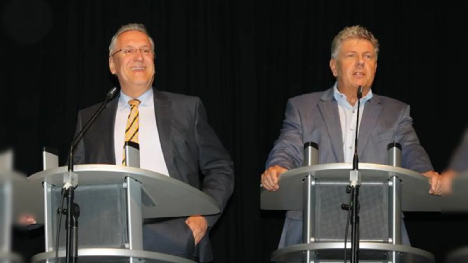 Belastungen während der Bauzeit seien nicht zu vermeiden, erklärte Innenminister Joachim Herrmann (li.) bei der Bürgerversammlung. Oberbürgermeister Dieter Reiter versprach den Haidhausenern, die Belastungen so gering wie möglich zu halten.  (F: js)