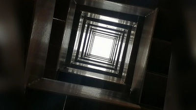 Blick nach oben: Die Skulptur ist innen begehbar. (Foto: job)