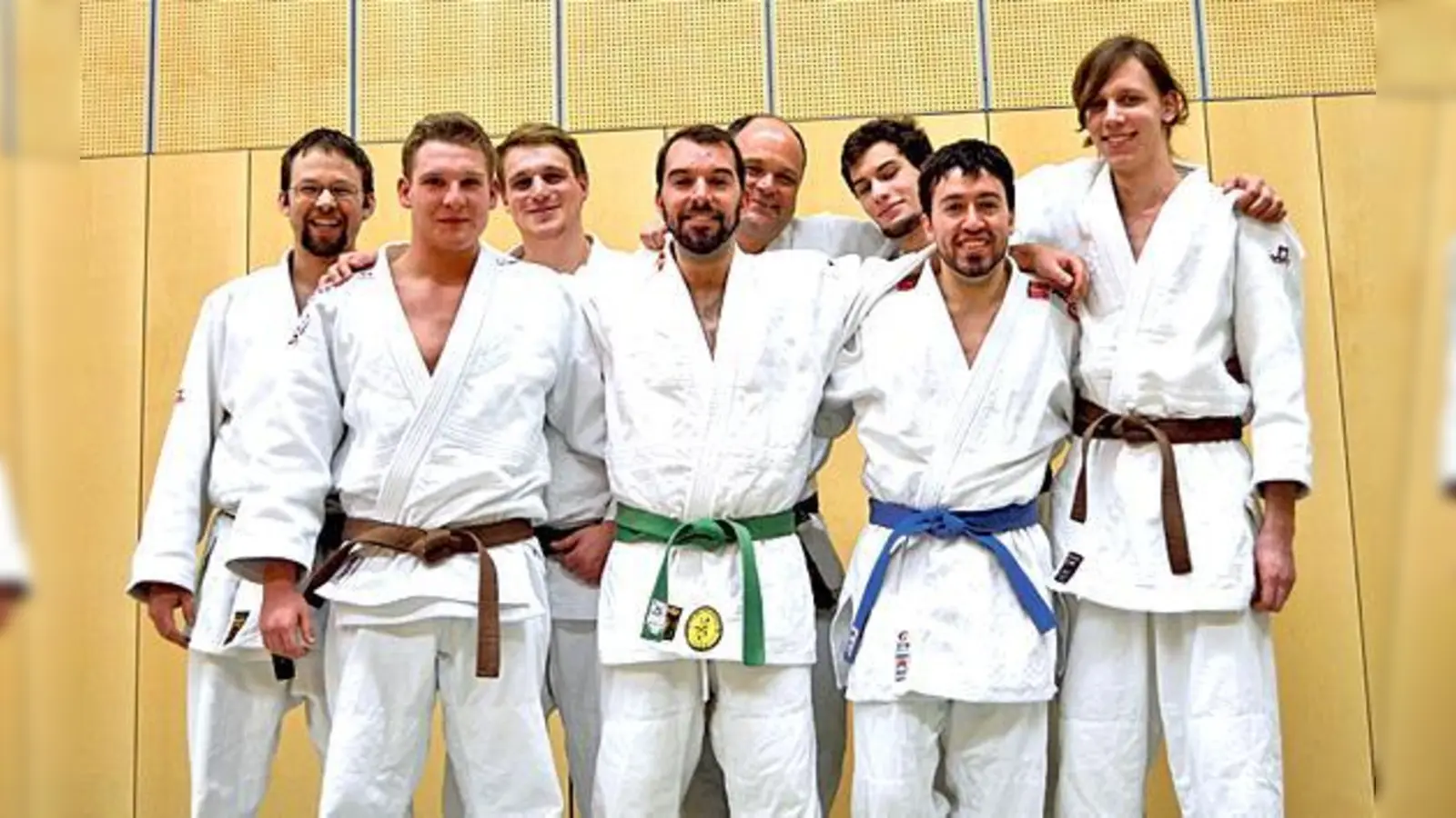 Unser Bild zeigt: Christian Zeilinger, David Schnöbel, Stefan Axt, Daniel Kosch, Matthias Wedler (hinten v. l.). Maximilian Wutz, Martin Köpke und Patrick Maierhofer (vorne, v. l.). 	 (Foto: Verein)