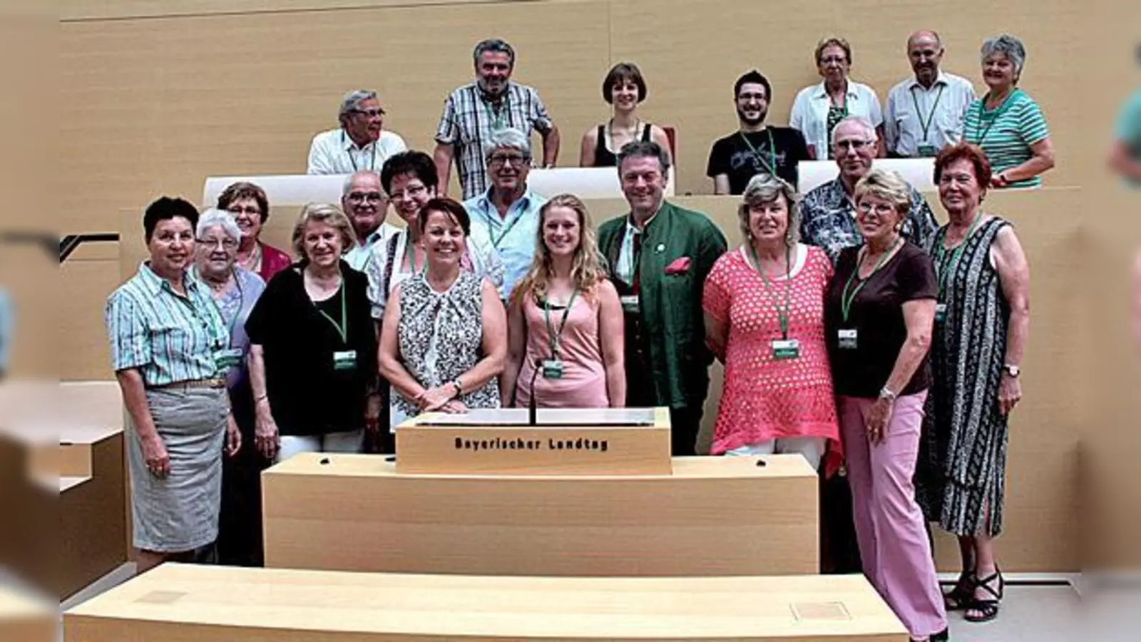 Der Moosacher Faschingsclub im Bayerischen Landtag zu Gast bei Diana Stachowitz. 	 (Foto: VA)