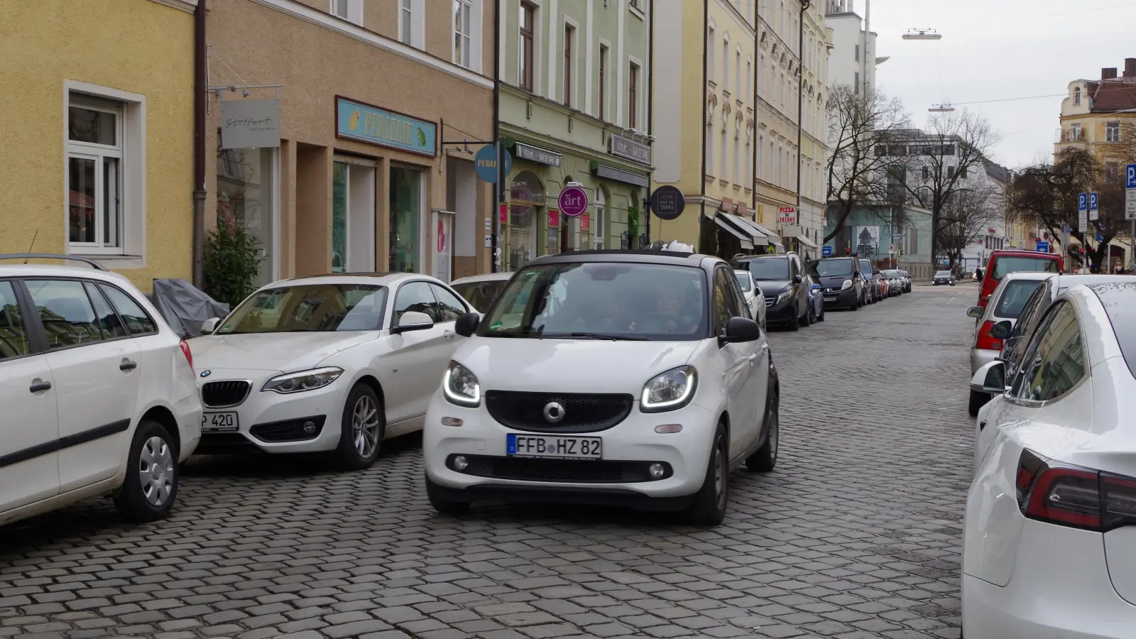 Die Volkartstraße soll zwischen Nymphenburger Straße und Frundsbergstraße nur noch in eine Richtung befahrbar werden. (Foto: Beatrix Köber)