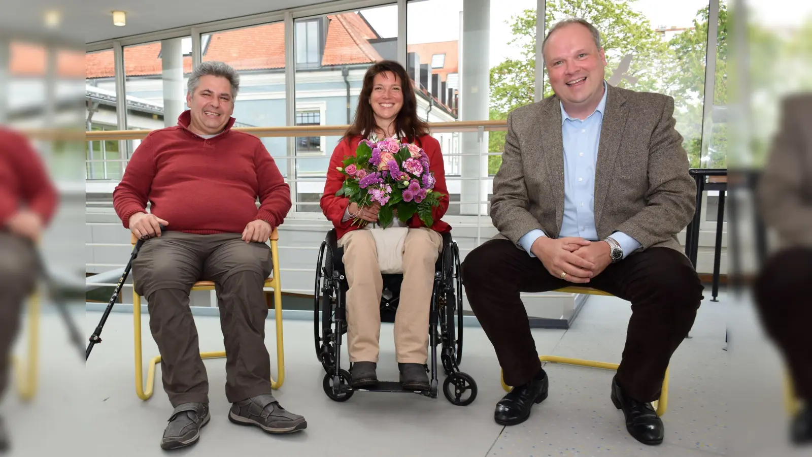 Nach 18 Jahren als Behindertenbeauftragter übernimmt Aleksandar Dordevic (links) neue Aufgaben im Landratsamt München. Seine Nachfolgerin ist Sigrid Karl. Rechts Landrat Christoph Göbel. (Foto: Landratsamt München)