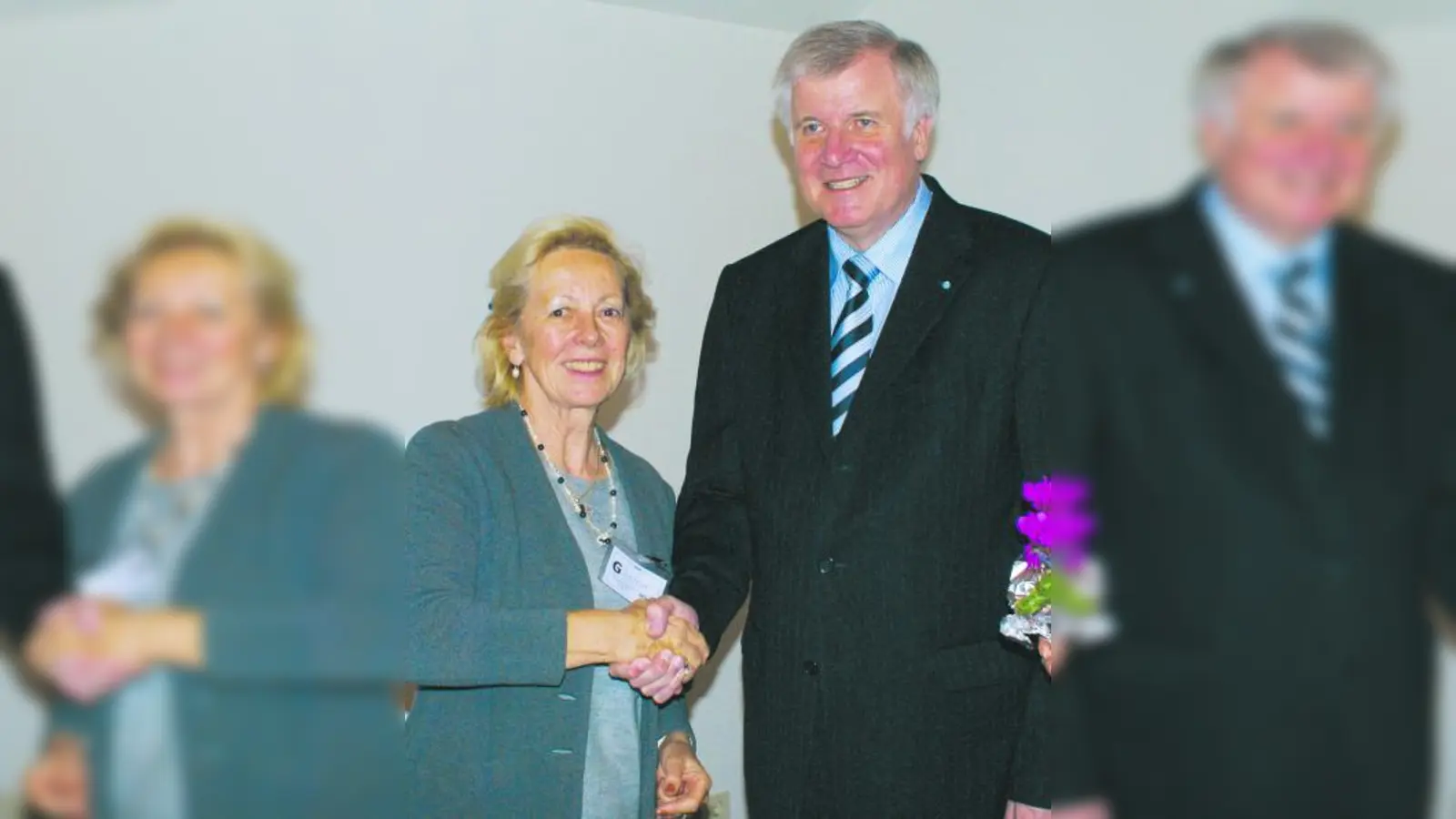 Horst Seehofer mit der Vorsitzenden des Kreisverbandes 5 der Senioren Union, Margot Günther. (Foto: K.D. Schmidt)