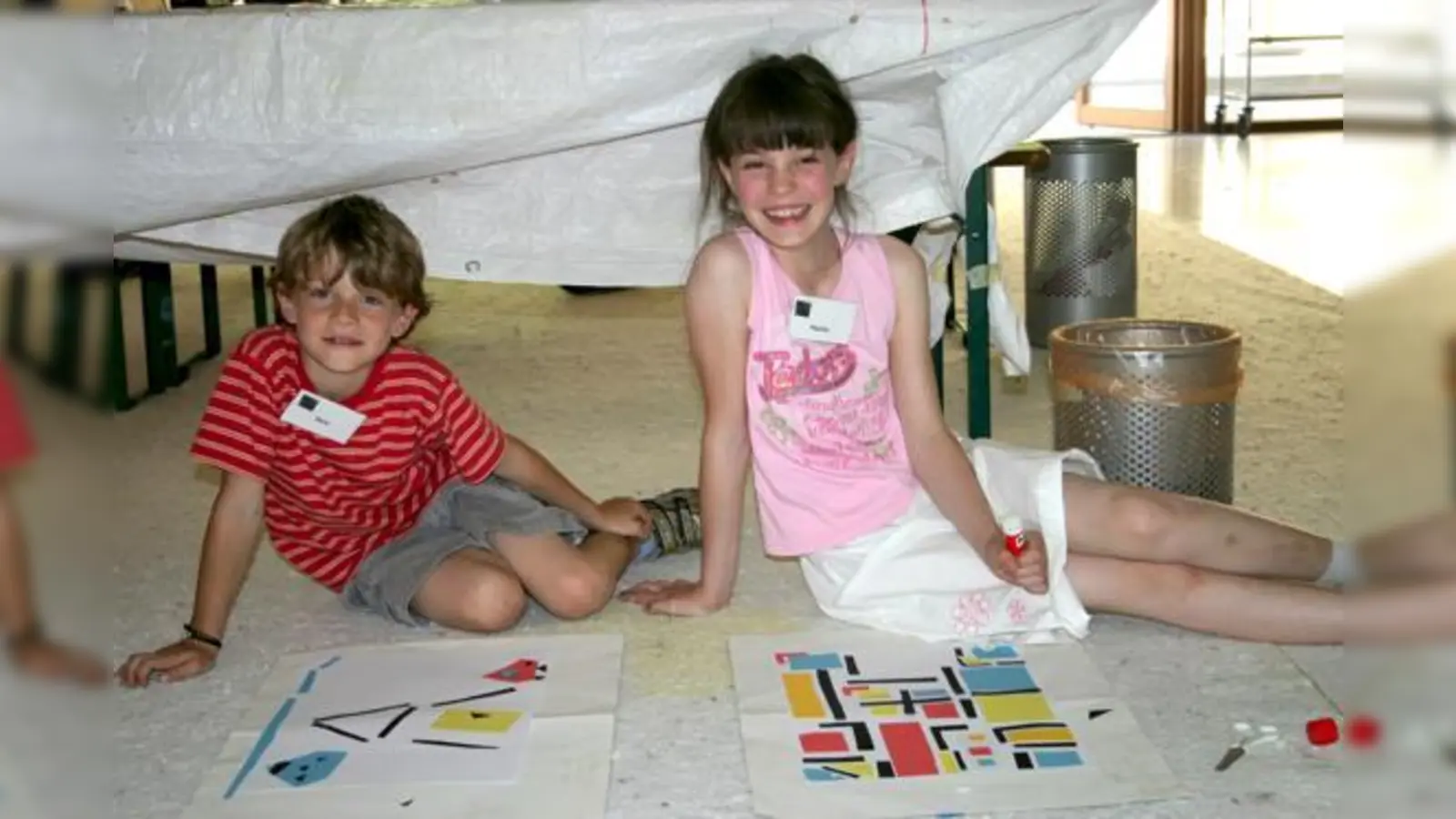 Dario und Pauline gestalten »ihre« Mondrians. Beim KiKS-Festival können alle Kinder künstlerisch aktiv werden.	 (Foto: scy)