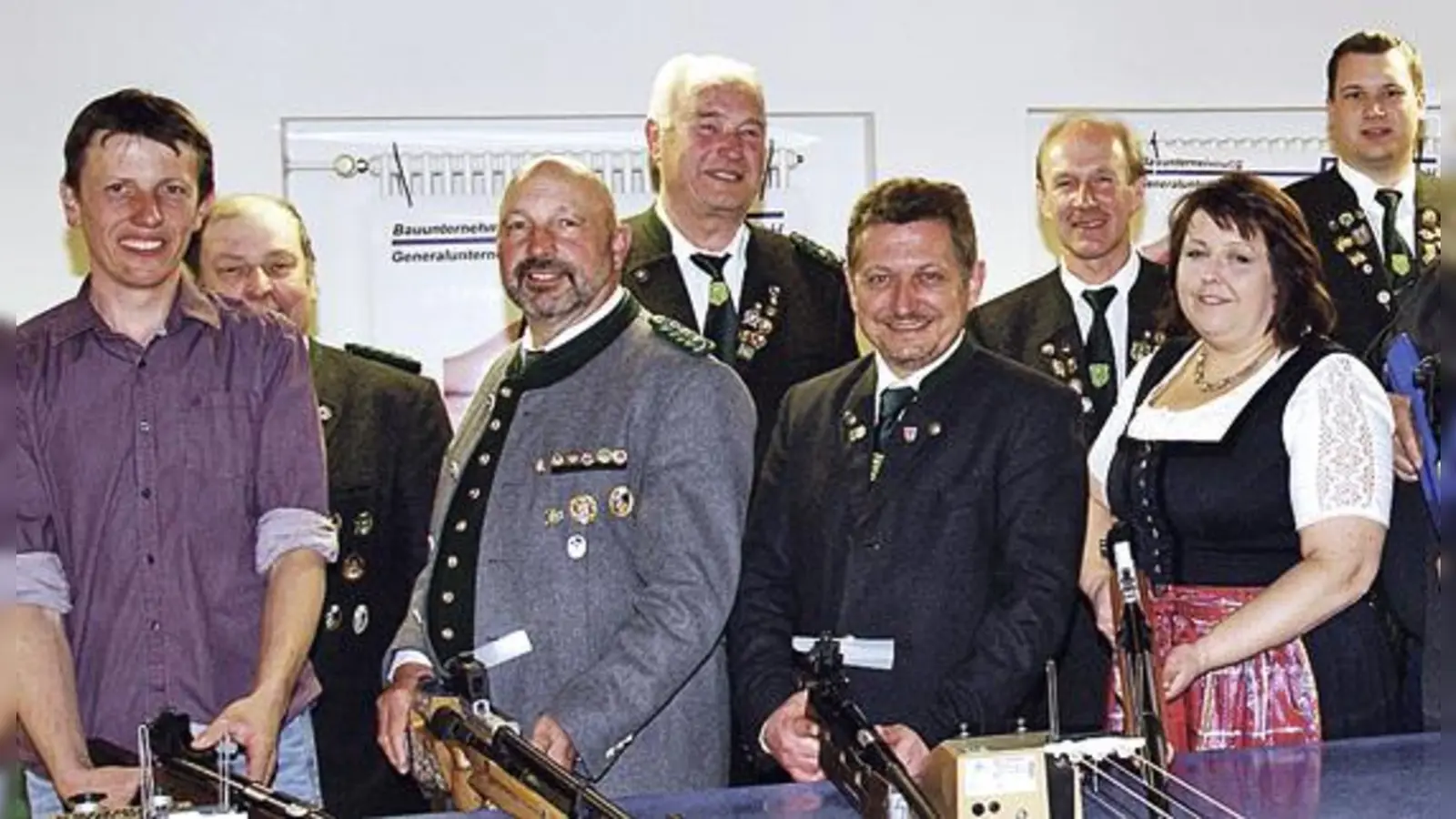 Mit einem Prominentenschießen eröffneten die Edelweiß-Schützen das 81. Gauschießen.   (Foto: E. Schoppel)