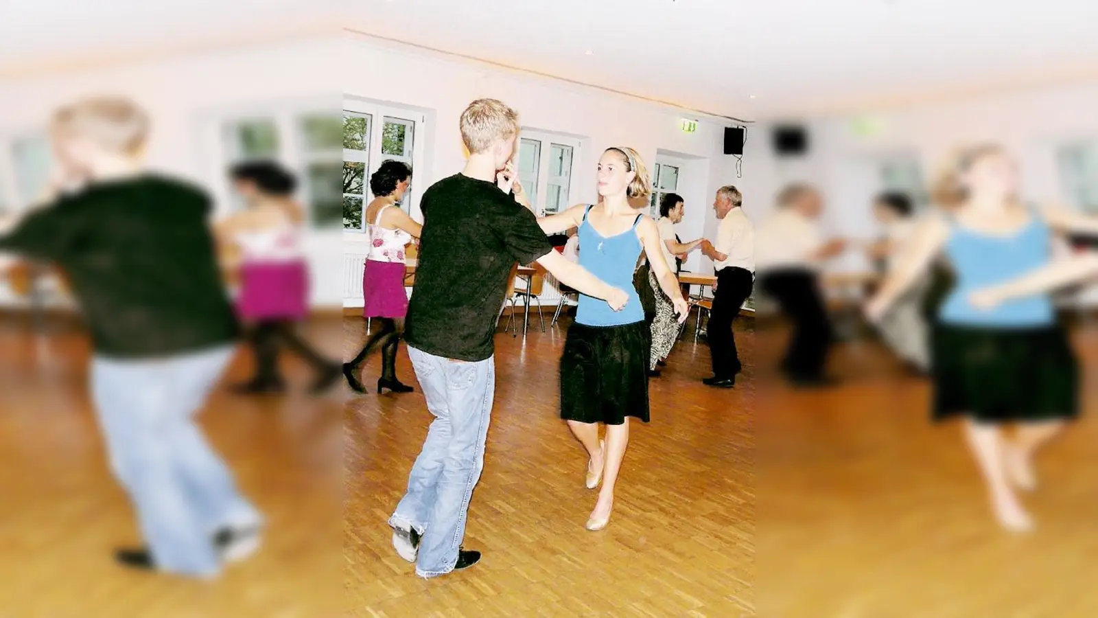 Neben der Band »Trio One« sorgen auch die TSW-Clubmeister Judith von Andrian (re.) und Andreas Wenzler für Stimmung.	 (Foto: Die Linie 1)