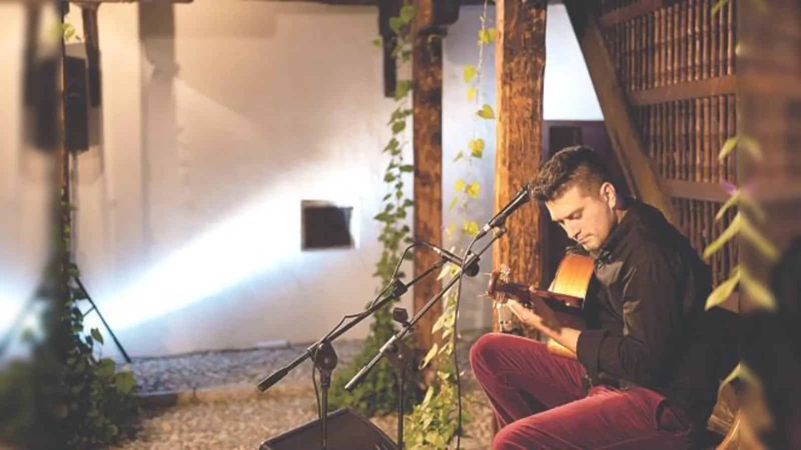 Sänger und Gitarrist Damir Imamovic wurde 1978 in der heutigen bosnischen Hauptstadt Sarajevo geboren. 	 (Foto: Imrana Kapetanovic)