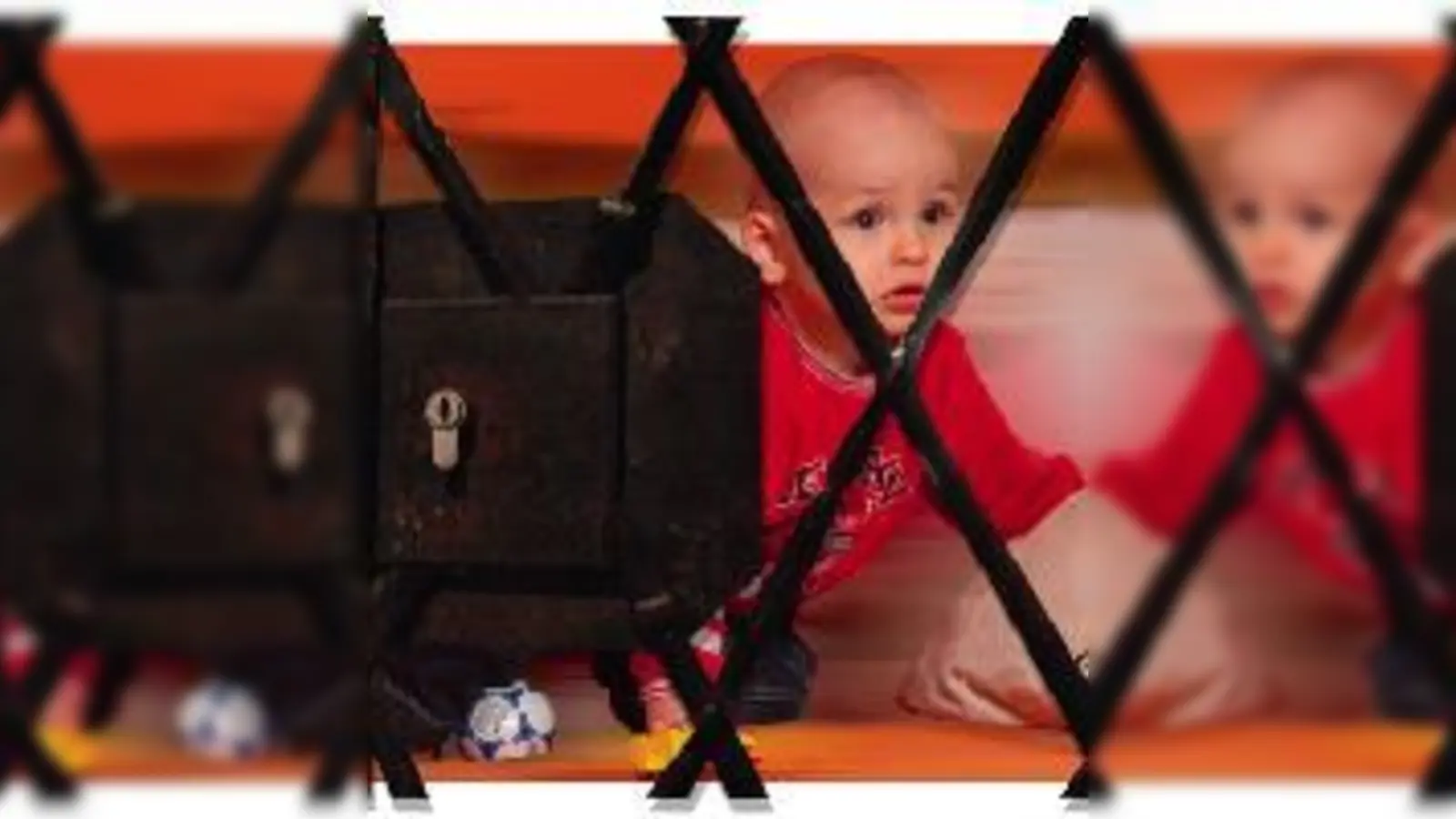 Das Jugendamt kann ohne konkrete Hinweise nicht hinter verschlossene Türen schauen. Das ist ein Problem, wenn drogenkranke Eltern mit ihren Kindern überfordert sind  und keine Hilfe beantragen.  (Montage: clash)