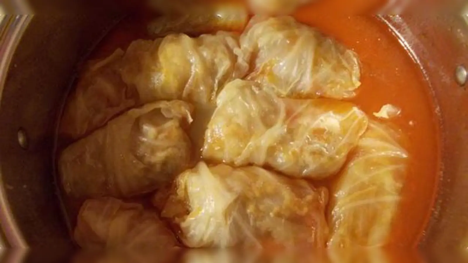 Sarma - hier versteckt sich das Hackfleisch unter köstlichen Kohlwickeln. (Foto: mm)