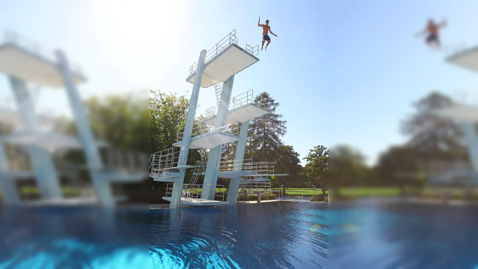 Gehören zum Münchner Sommer: die Freibäder der Stadtwerke München, hier das Michaelibad mit seinem Sprungturm. (Foto: SWM)