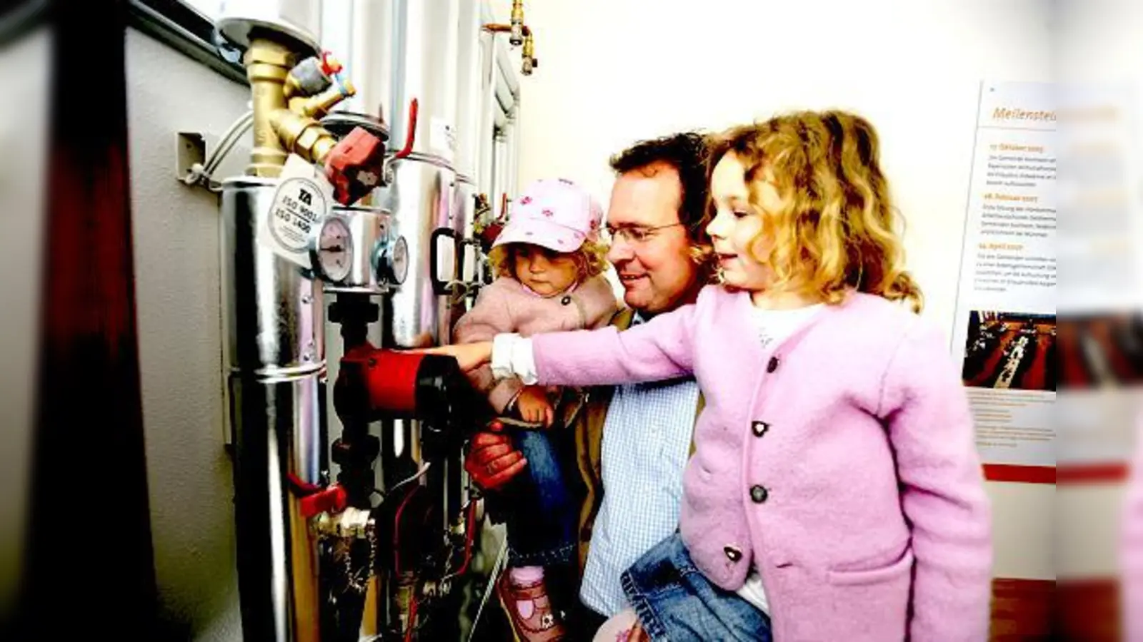 Am Tag der offenen Tür ist für Große und Kleine viel geboten. Die Erwachsenen können sich die Technik erklären lassen, die Kinder z.B. Schiffe bauen. 	 (Foto: AFK)