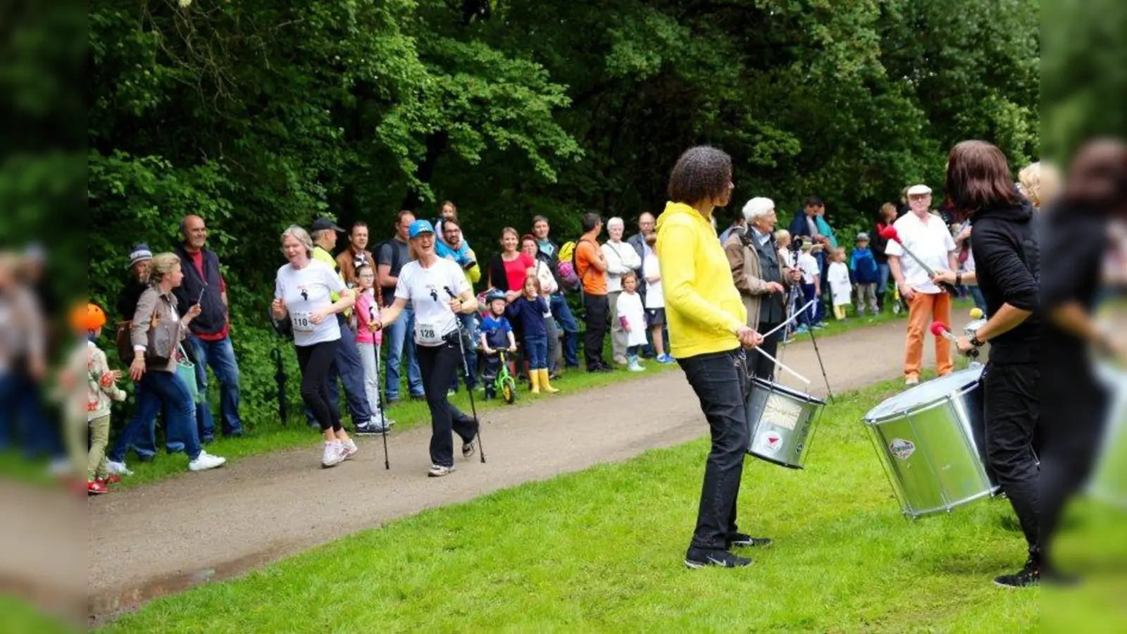 Super Stimmung, viele Fans an der Strecke und heiße Rhythmen von brasilianischen Trommlern - der Spendenlauf shoe4africa war ein voller Erfolg. (Foto: us)