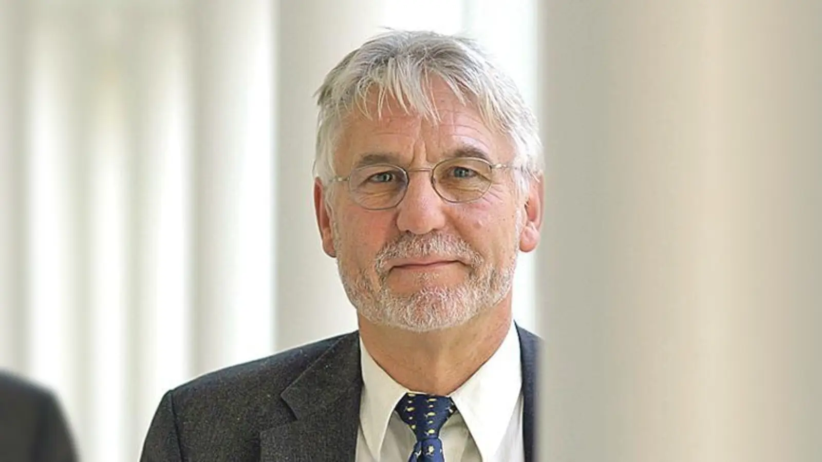 Professor Gerhard Roth kommt nach Ismaning.	 (F.: VA)