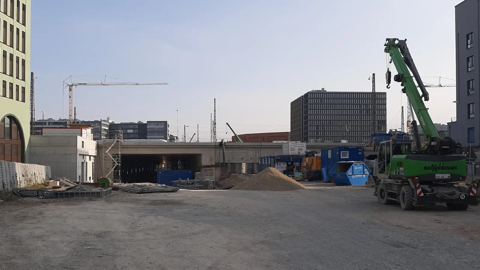 Zwischen Laim und Neuhausen-Nymphenburg entstehen der neue S-Bahnhof und die Umweltverbundröhre. Beider Fertigstellung verzögert sich. (Foto: DB AG)