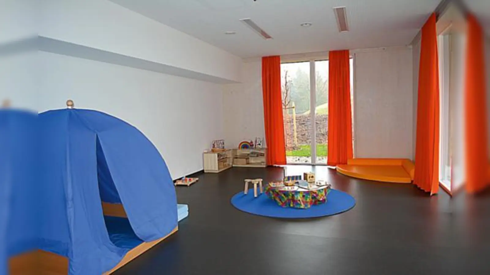 Lichtdurchflutet präsentieren sich die Spielzimmer im Krippenbereich.  (Fotos: MO)