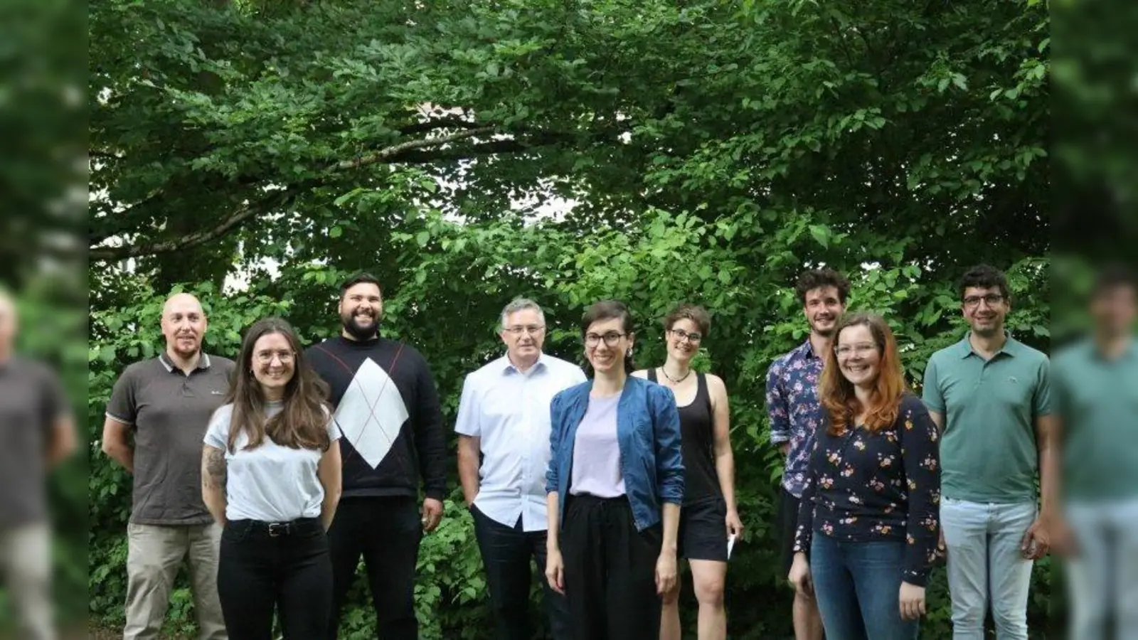 Sie lenken zwei Jahre lang die Geschicke des KJR München-Stadt (v.l.n.r ): Karsten Urbanek (EJM), Ruth Heeren (Jugend BUND Naturschutz), Fatih Demirtas (DGB-Jugend), Hans Radspieler (Münchner Sportjugend), Judith Greil (DGB-Jugend),  Katharina Mayer (JDAV),  Ozan Aykac (Münchner Schüler*innenbüro), Jana Wulf (BDKJ) und Leander Gerl (diversity). (Foto: KJR)