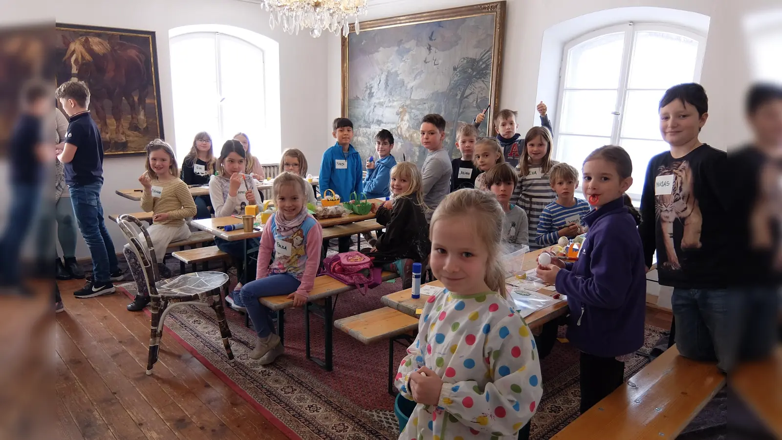 Mit Spaß und viel Fantasie gingen die Ferienkinder in der Osterbastelstunde ans Werk. (Foto: VA)