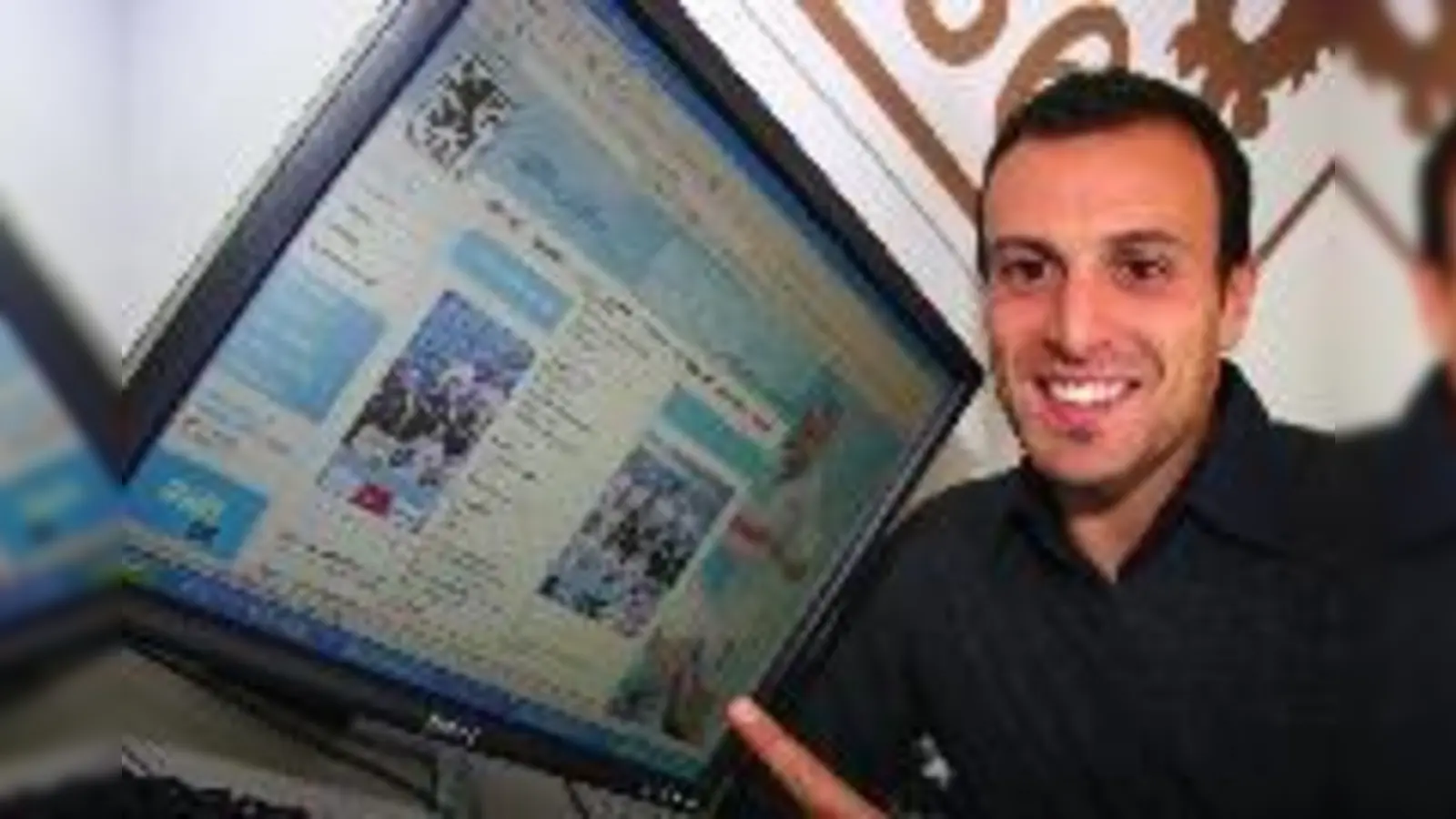 Torjäger Antonio Di Salvo ist von der neuen Löwen-Website begeistert. 	 (Foto: Verein)