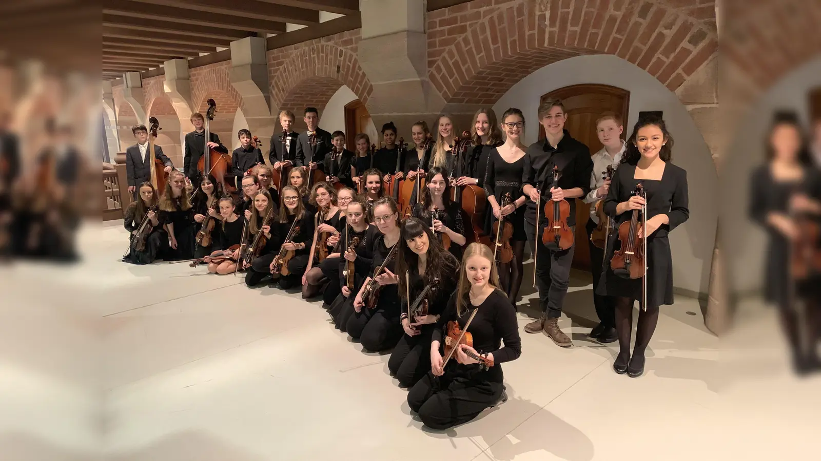 letzte Reihe, 1.v.r.: Natalie Wagner nun im Bayerischen Realschulstreichorchester. (Foto: privat)