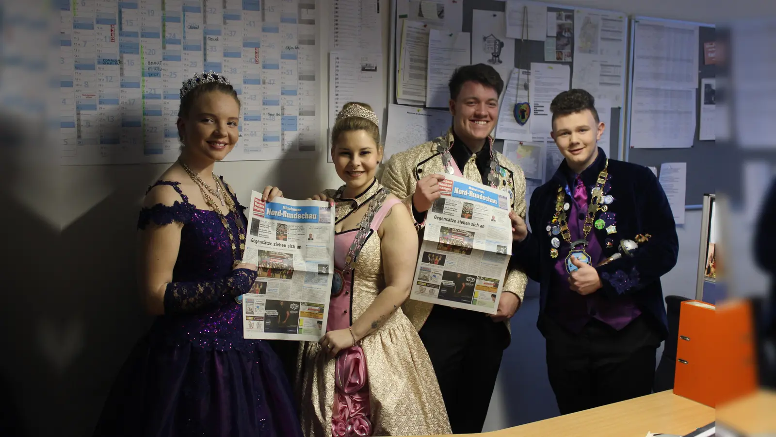 Die beiden Prinzenpaare besuchten die Redaktion der Münchner Wochenanzeiger. (Foto: bs)