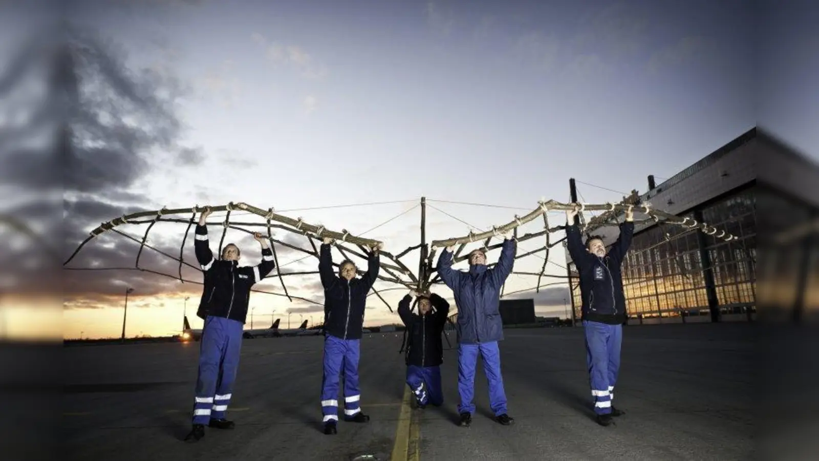 „Schwerer als Luft” ist eine choreographische Oper über den Traum vom Fliegen für Männerchor und zwölfköpfiges Instrumentalensemble. (Foto: pi)