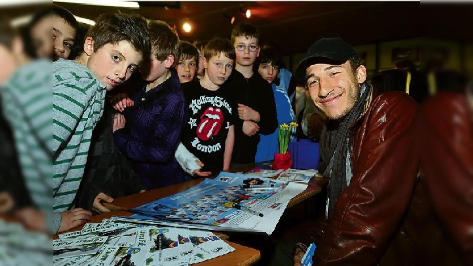 Fabian Johnson war der Star des Tags der offenen Tür an der Taufkirchner Realschule.	 (Foto: Schunk)