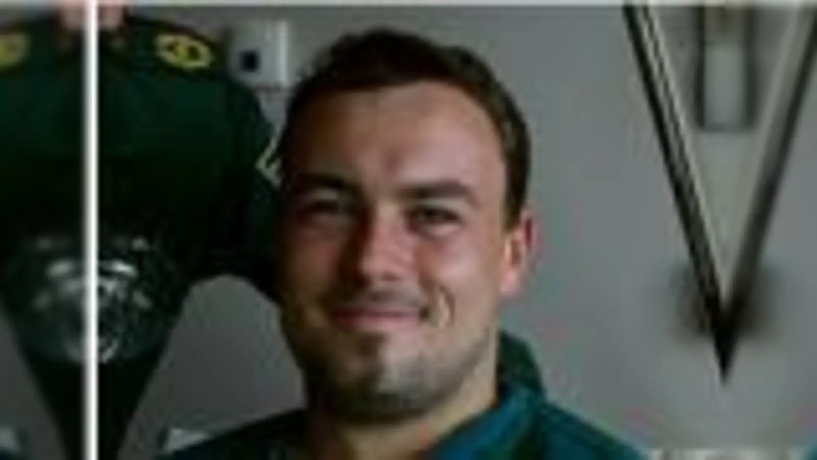 Mit zwei Pistolen eröffneten die Räuber das Feuer: Polizeiobermeister Denis B. wurde am Oberschenkel getroffen.  (Foto: Polizei)