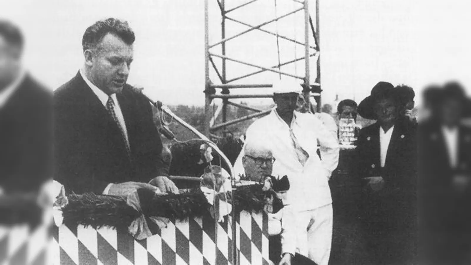 Josef Schörghuber bei der Grundsteinlegung in der Parkstadt  der Beginn großer Bauvorhaben, die dem Stadtteil ein neues Gesicht geben.	 (Foto: MünchenVerlag)