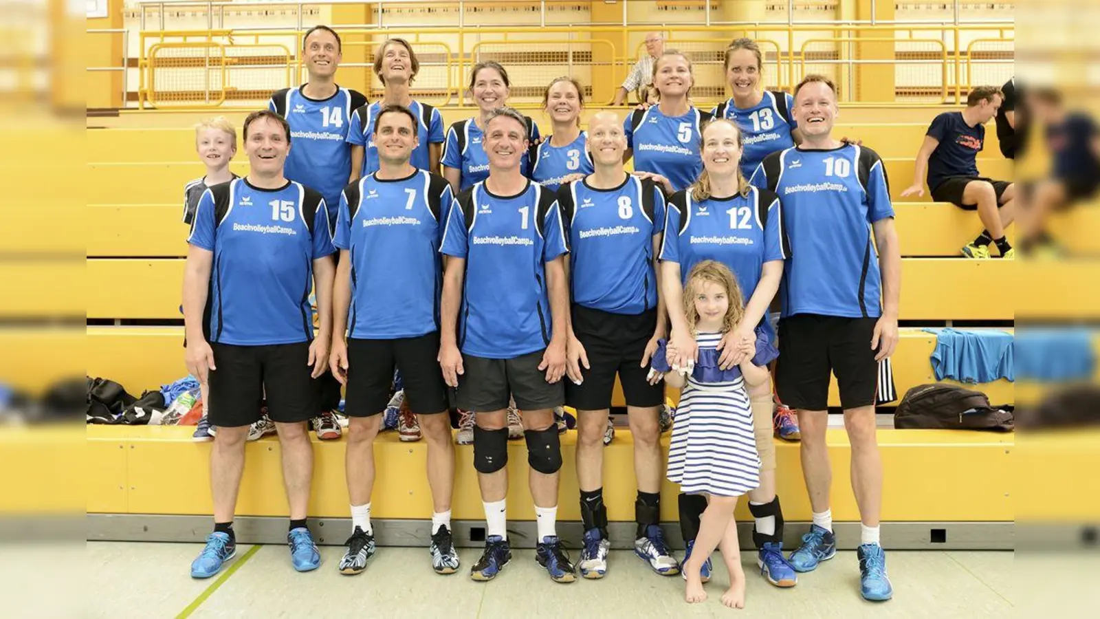 Die Mixedvolleyballer vom TSV Vaterstetten holte sich in Gundelfingen an der Donau die Bayerische Meisterschaft. (Foto: Jörg Wißmeyer)