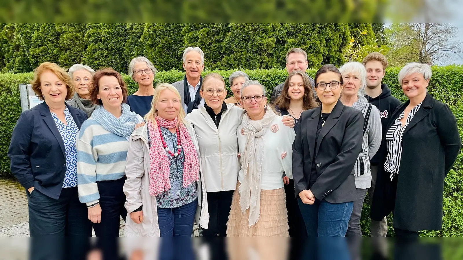 Die neuen Hospizbeleiterinnen und -begleiter mit der Koordinatorin Tina Neldel (l.). (Foto: Madleine Just)