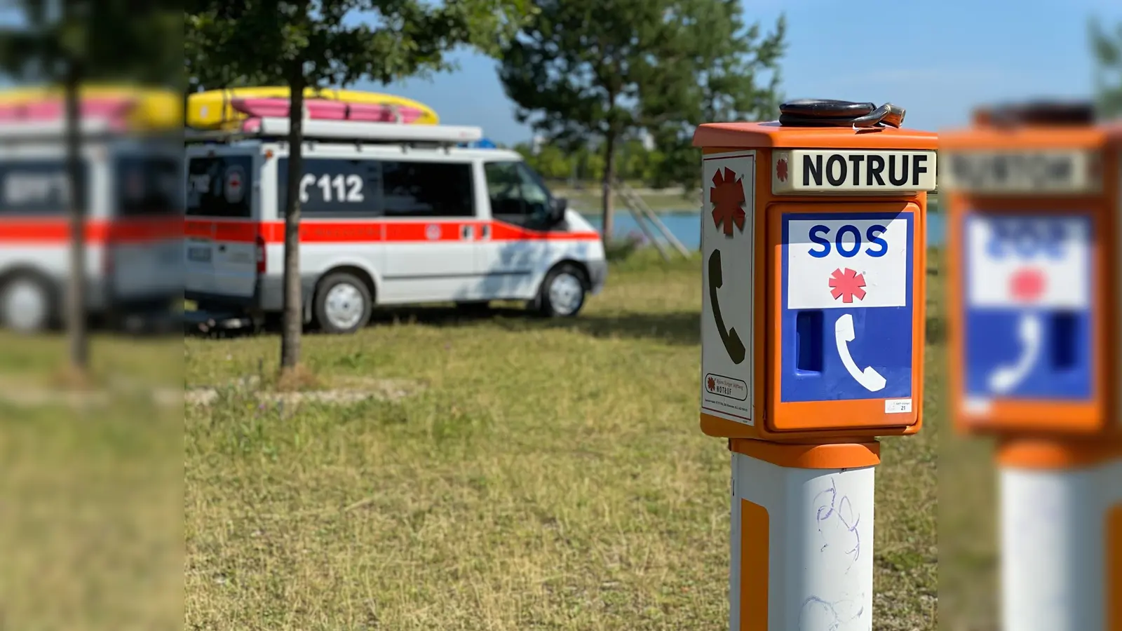 Kann Leben retten: Bei Notfällen sofort die Hilfskräfte über eine der Notrufsäulen am Wasser benachrichtigen! Am Samstag konnte auf diese Weise einem 75-Jährigen geholfen werden.  (Symbolbild: Wasserwacht)