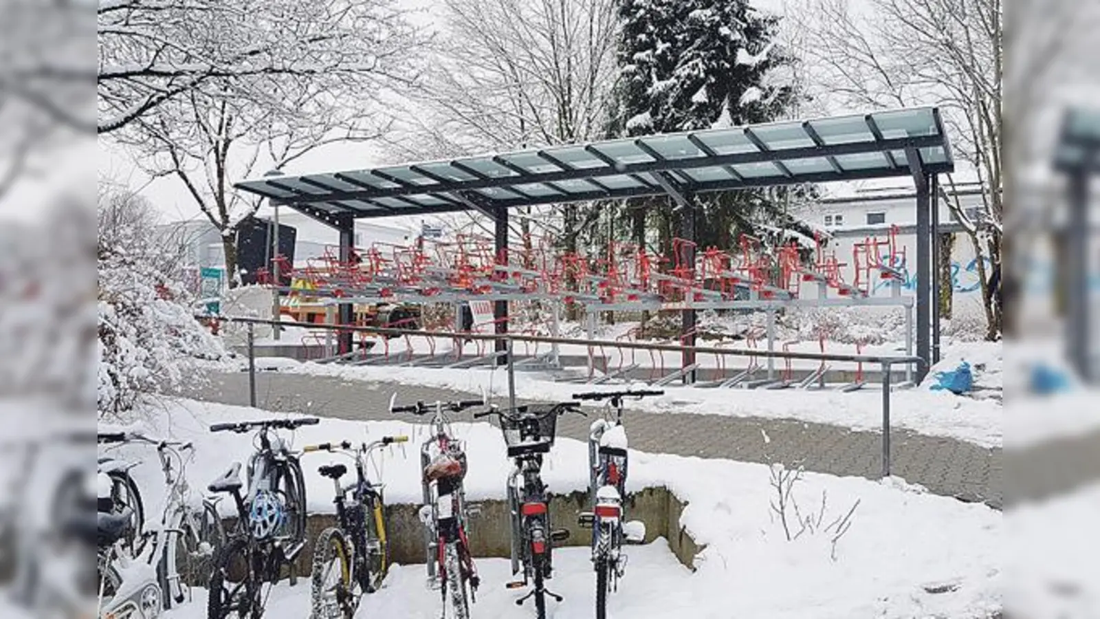 Die neue Doppelstockanlage befindet sich am Abgang vom Luitpoldring zur Bahnunterführung. 	 (Foto: Stefan Dohl)