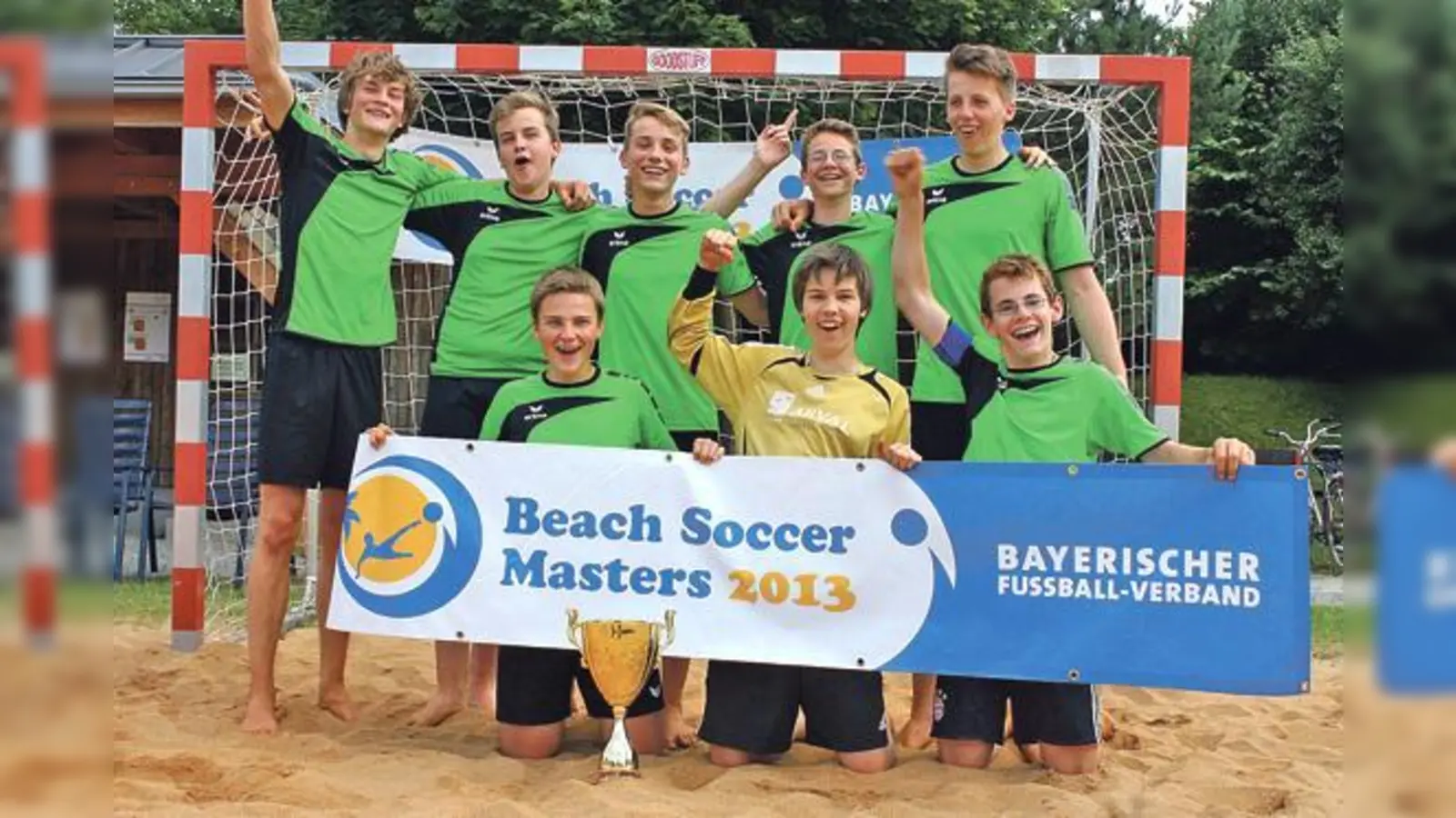 Die Mannschaft des TSV Grasbrunn-Neukeferloh ist der erste Beach Soccer Master Meister der U17-Junioren.	 (Foto: TSV Grasbrunn-Neukeferloh)
