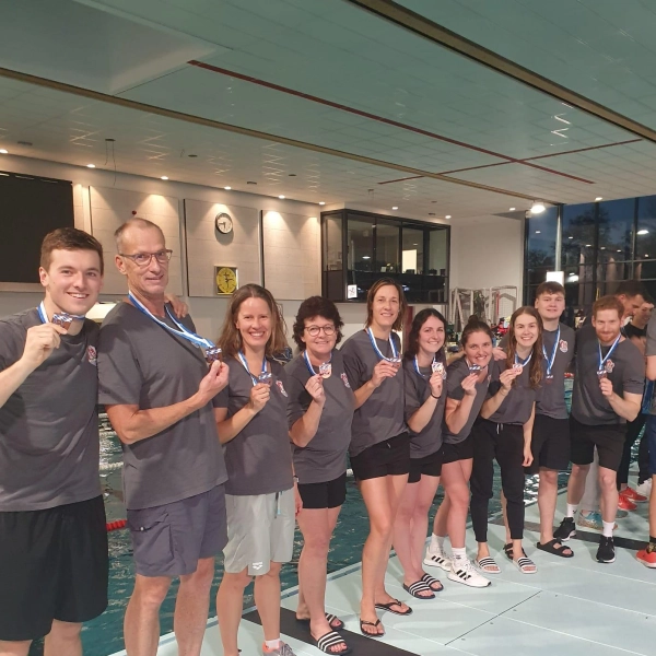 Freuten sich über ihre guten Ergebnisse: die stolzen Medaillengewinner. (Foto: SSG Neptun)