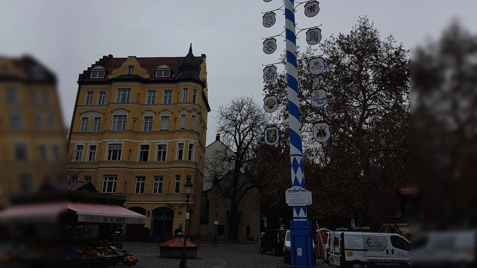 Die Haidhauserinnen und Haidhauser dürfen sich heuer über einen neuen Maibaum am Wiener Platz freuen. Zum Fest laden die „Freunde Haidhausens” ein. (Foto: bas)