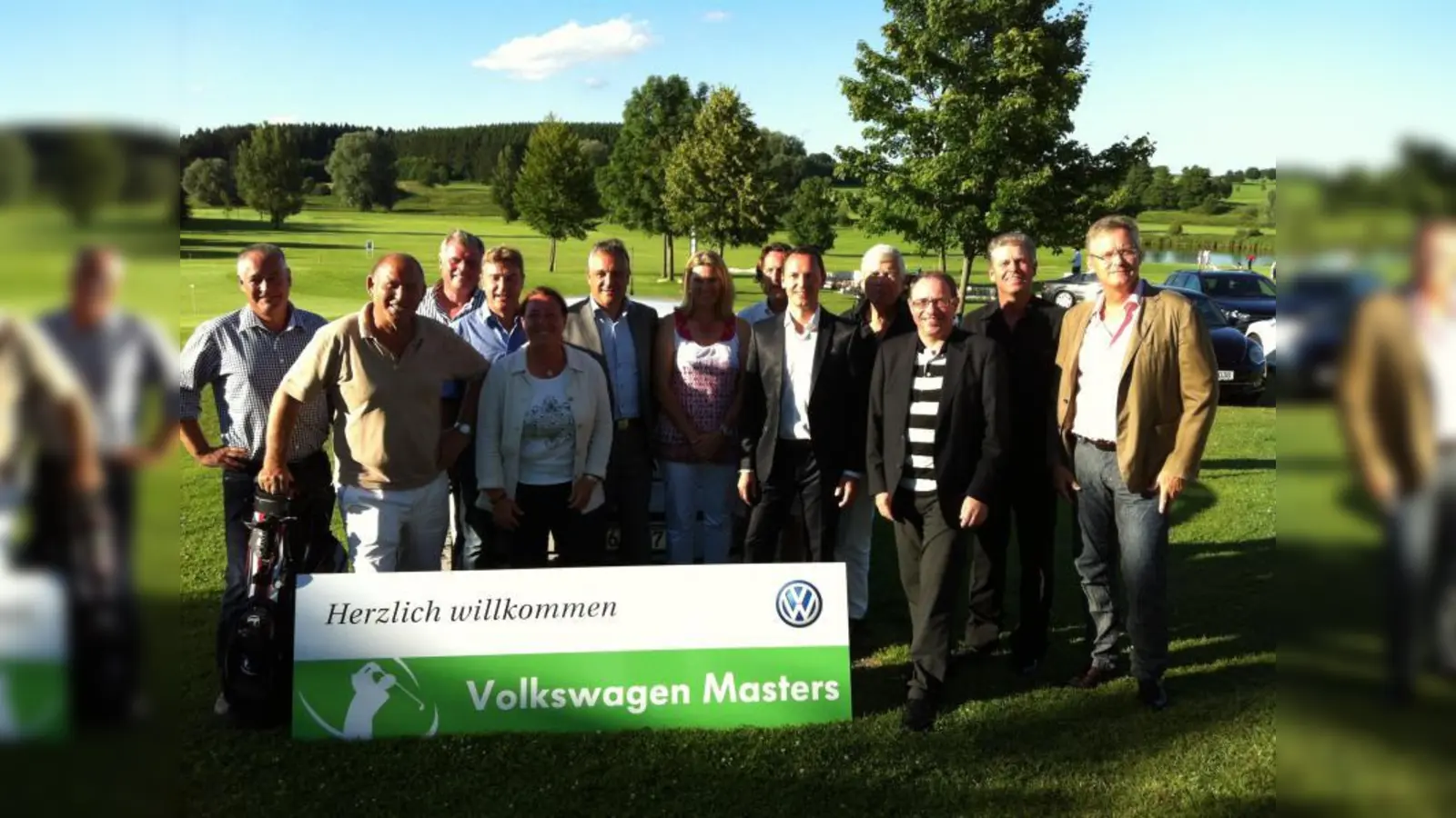 Die Sieger v.l.: Helmut Furtmayr, Günter Lienert, Bruttosieger Walter Kauderer, Henning Schmidt, Elisabeth Dumas, Klaus Philipp (Inhaber Auto Kölbl), Manuela Binder, Wolfgang Baum, Hans Jürgen Schlosser (Geschäftsführer), Thomas Kuhl, Gunther Lang, Karl Langwieder, Wolfgang Riedel (Inhaber Autohaus Westend und Autohaus Riedel) (Foto: pi)