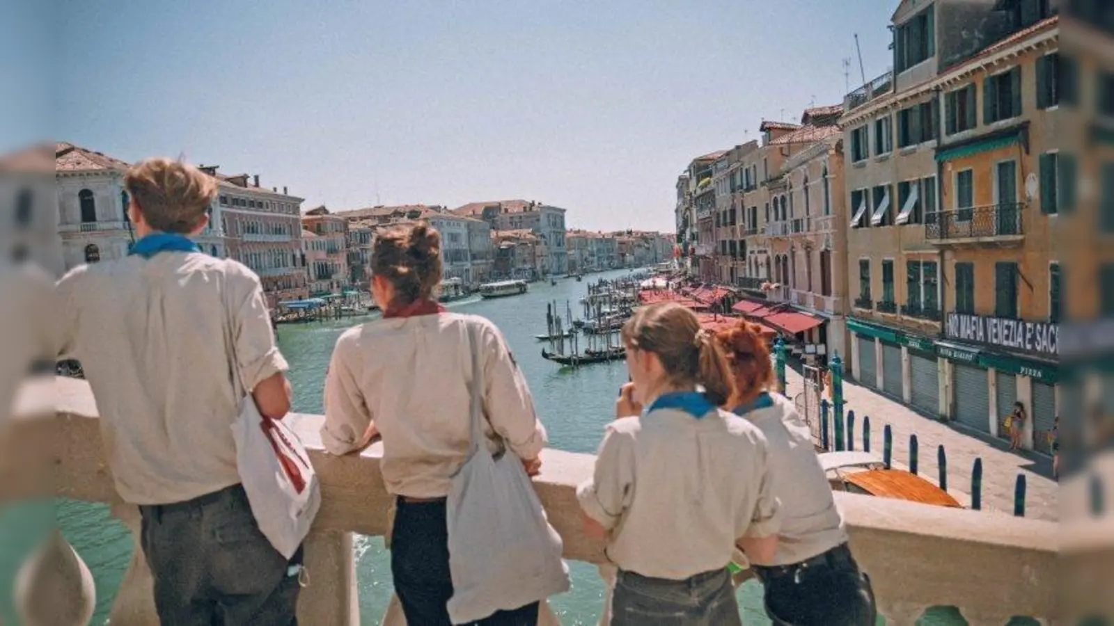 Am Ziel: Die Haderner Pfadfinder nach zwölf Tagen mitten in Venedig. (Foto: Schwarze Löwen)
