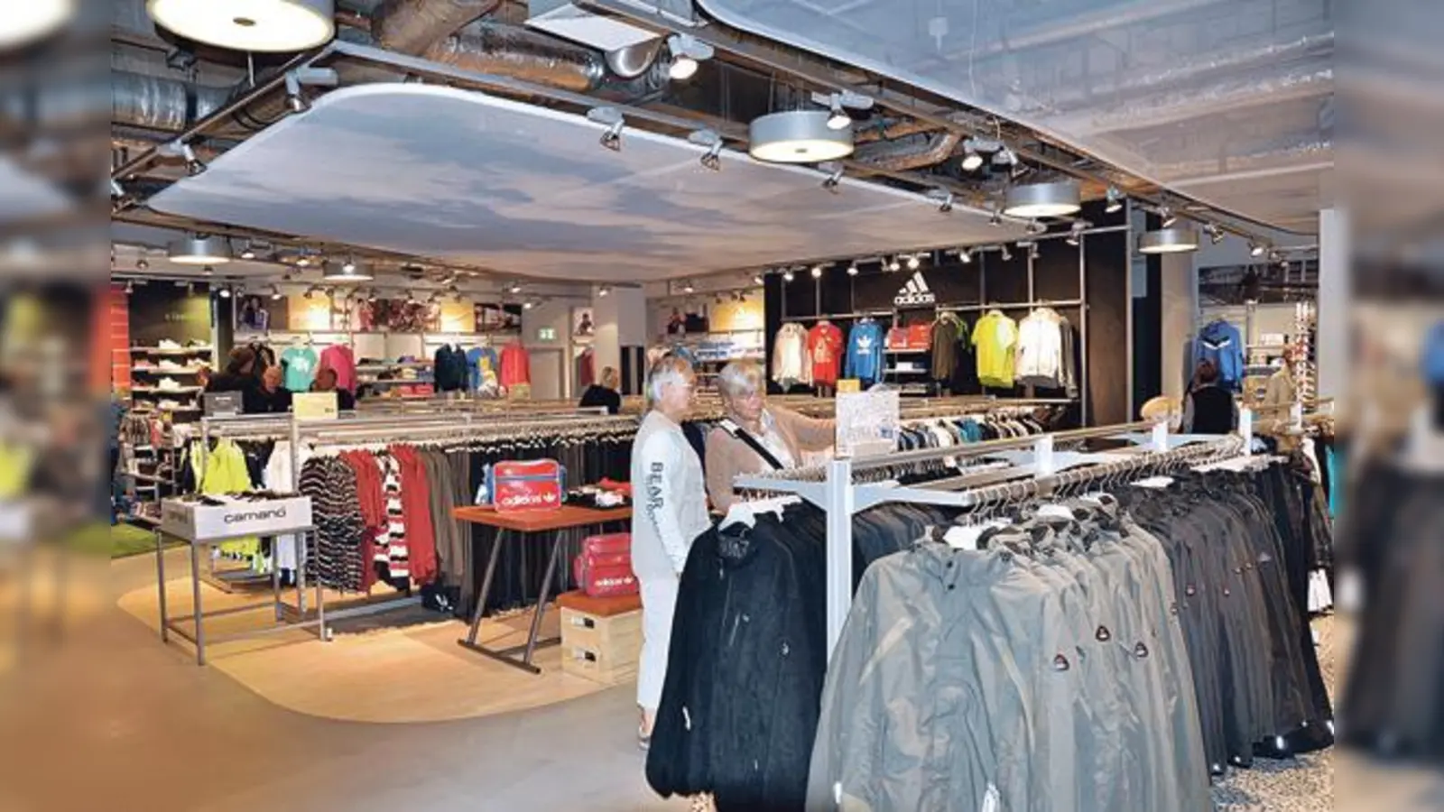  »Insel-Shopping« in der neuen Welt von Sport Sperk im  (Foto: übersichtlich gestaltet findet jeder Kunde seine Lieblings-Marken für Sport und Freizeit.)