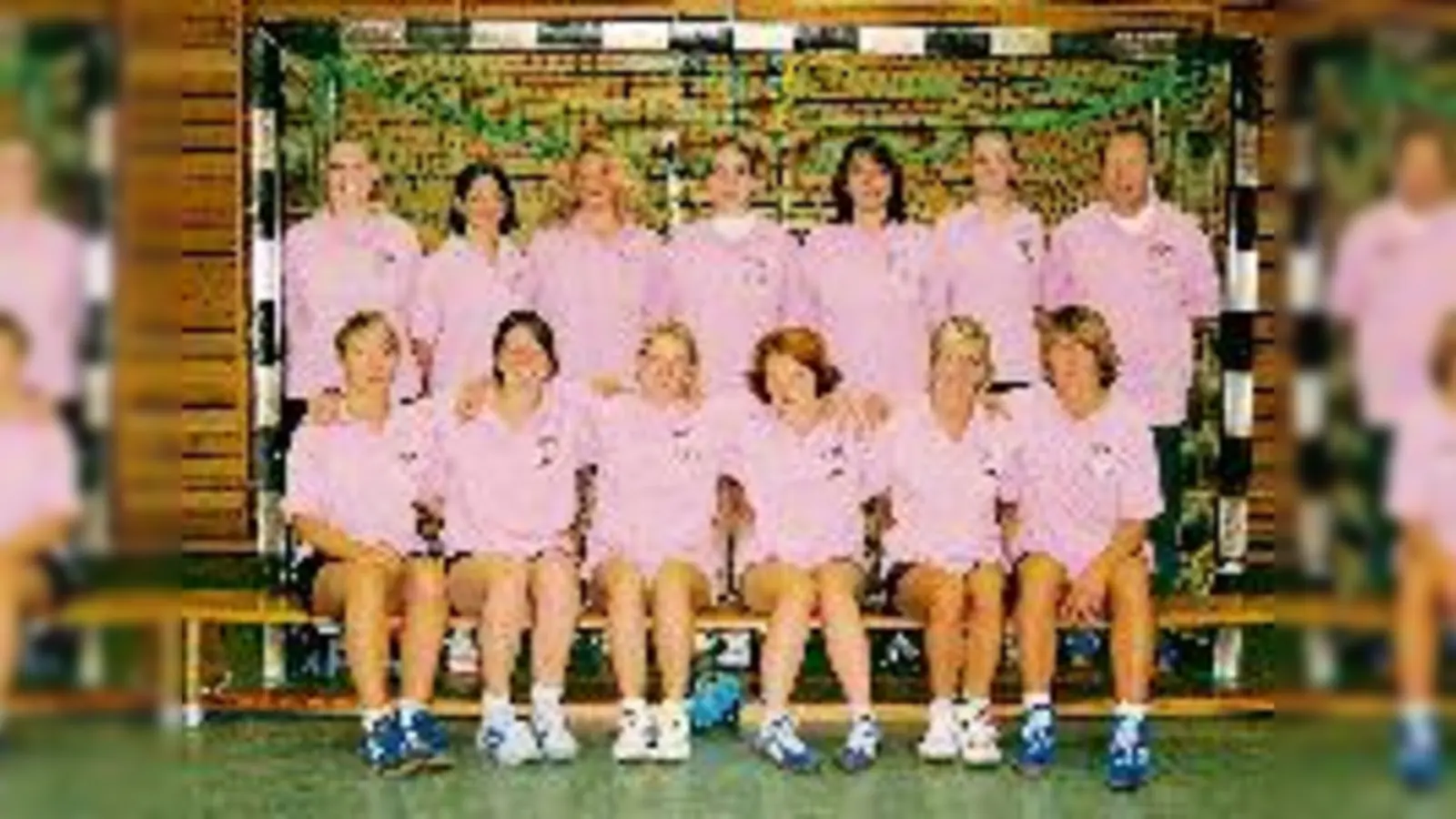 Rosige Aussichten: Trotz Verletzungspech konnten die Handballerinnen gewinnen.	 (Foto: Verein)