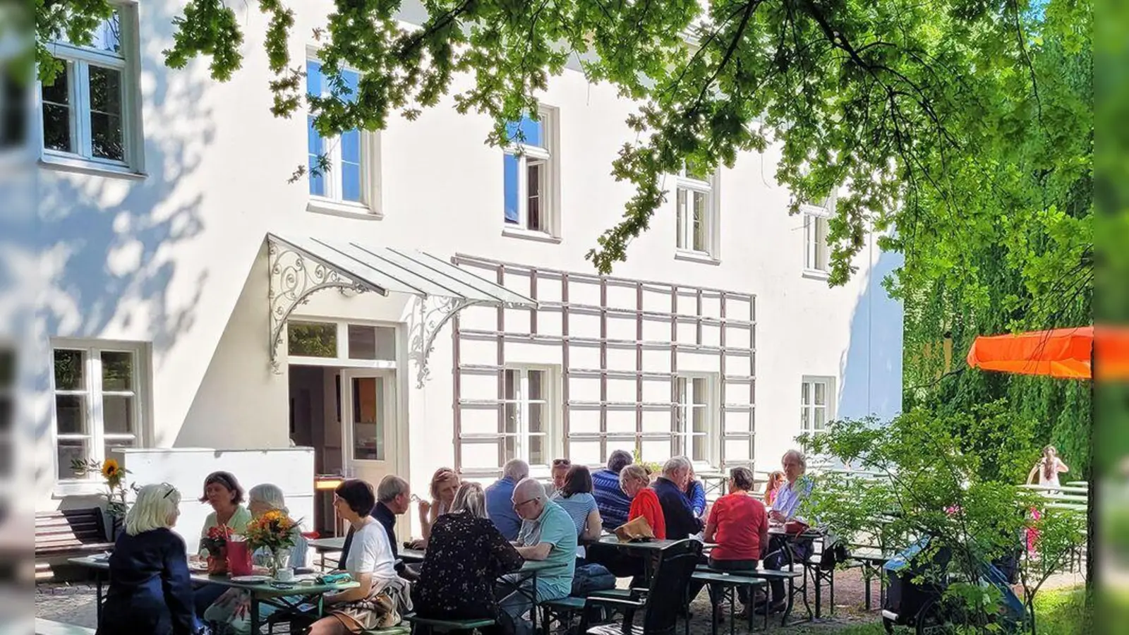 Wenn es nun wärmer wird, kann man wieder draußen ratschen.  (Foto: Mohr-Villa)